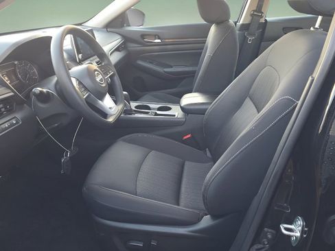 Used 2025 Nissan Altima 2.5 SV FWD image 5