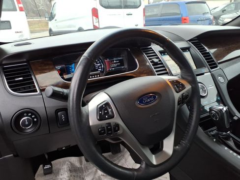 Used 2019 Ford Taurus Limited image 6