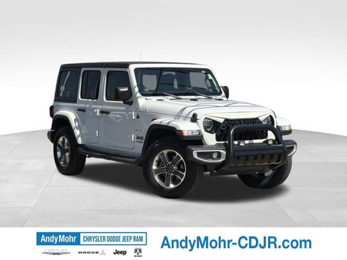 Used 2020 Jeep Wrangler Unlimited Sahara w/ Cold Weather Group AWD/4WD image 1