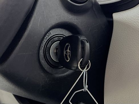 Used 2024 Toyota Corolla Cross L image 23