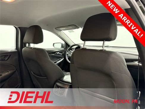 Used 2018 Chevrolet Malibu LT image 11