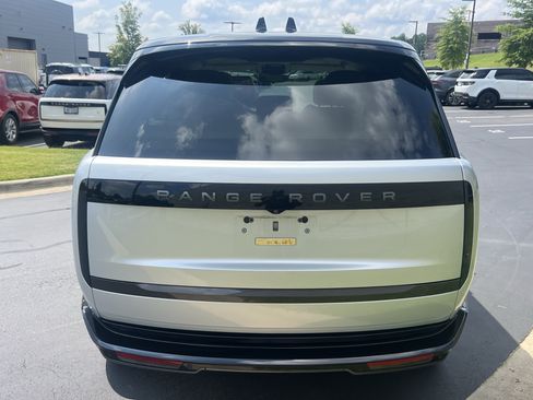 Used 2025 Land Rover Range Rover SE AWD/4WD image 6