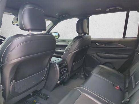 Used 2024 Jeep Grand Cherokee Altitude RWD image 17