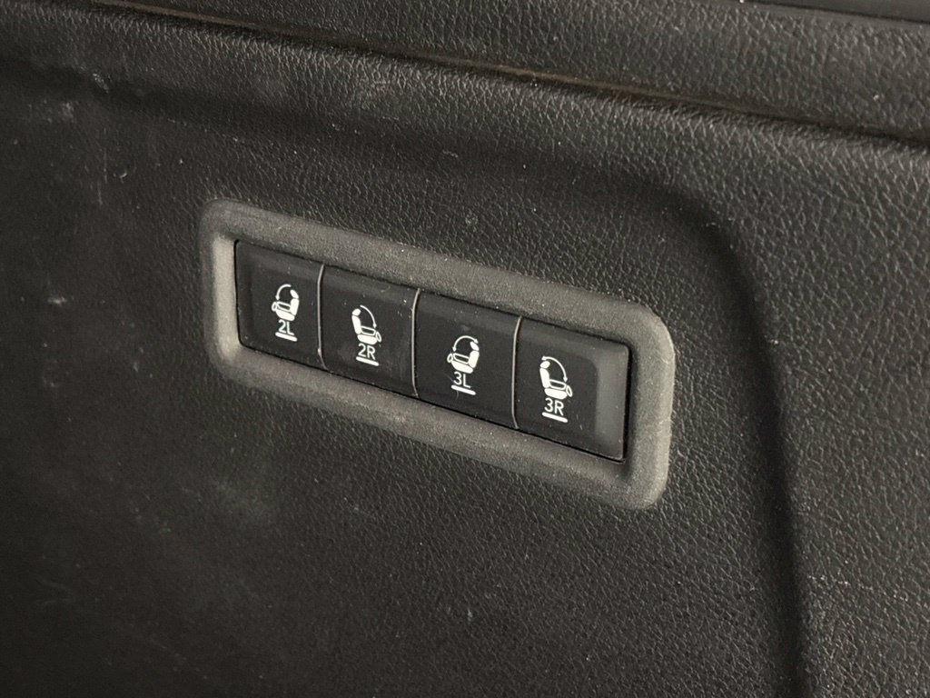 Used 2024 Jeep Wagoneer L Series II RWD image 26