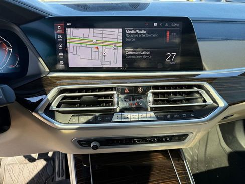 Used 2021 BMW X5 xDrive40i w/ M Sport Package AWD/4WD image 12
