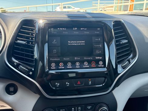 Used 2021 Jeep Cherokee Limited AWD/4WD image 23