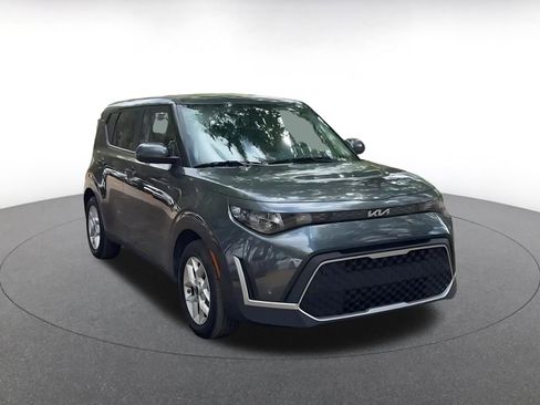 Used 2025 Kia Soul LX w/ LX Technology Package image 3