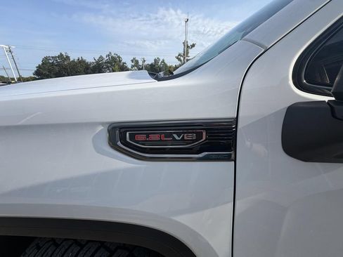 Used 2021 GMC Sierra 1500 AT4 w/ AT4 Premium Package AWD/4WD image 8