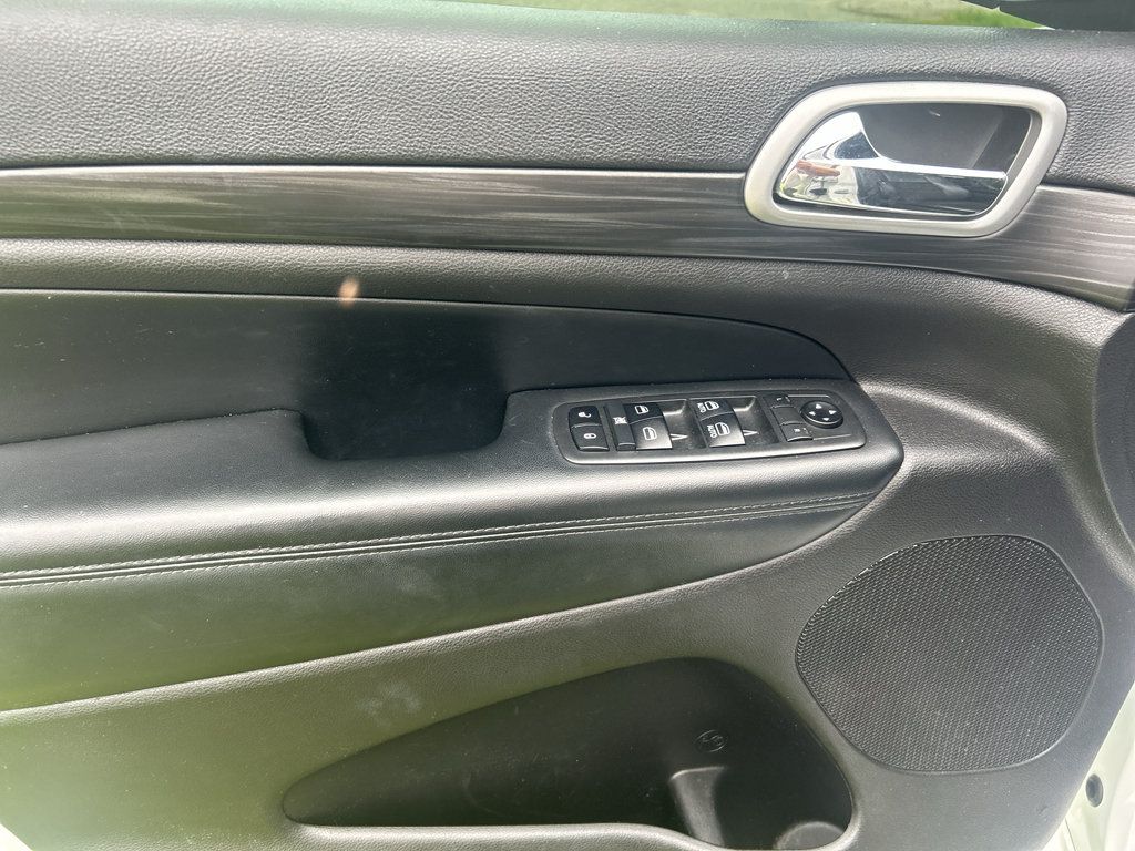 Used 2019 Jeep Grand Cherokee Altitude AWD/4WD image 21