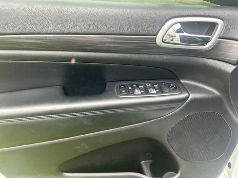 Used 2019 Jeep Grand Cherokee Altitude AWD/4WD image 21