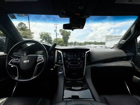 Used 2019 Cadillac Escalade ESV Platinum AWD/4WD image 31
