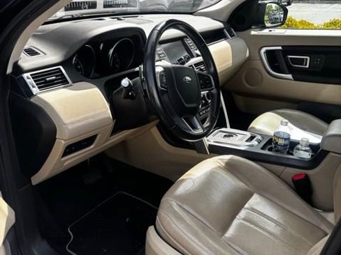 Used 2017 Land Rover Discovery Sport HSE image 2