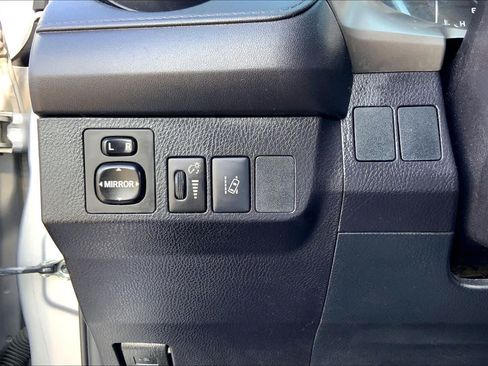 Used 2017 Toyota RAV4 LE FWD image 33