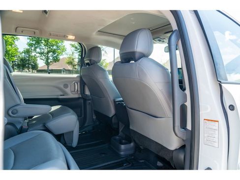 Used 2022 Toyota Sienna Limited FWD image 16