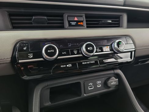 Used 2025 Honda Pilot Touring image 27