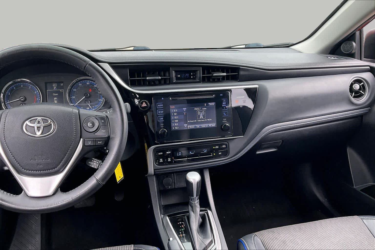 Used 2017 Toyota Corolla SE w/ Carpet Mat Package (TMS) FWD image 7