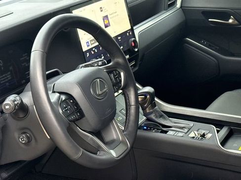 Used 2025 Lexus GX 550 w/ Accessory Package (2T) image 19