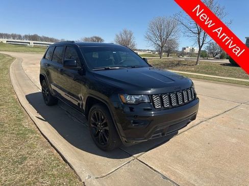 Used 2021 Jeep Grand Cherokee Laredo X image 1
