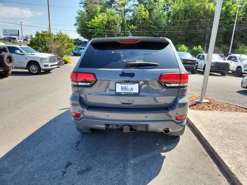 Used 2021 Jeep Grand Cherokee Laredo X RWD image 4