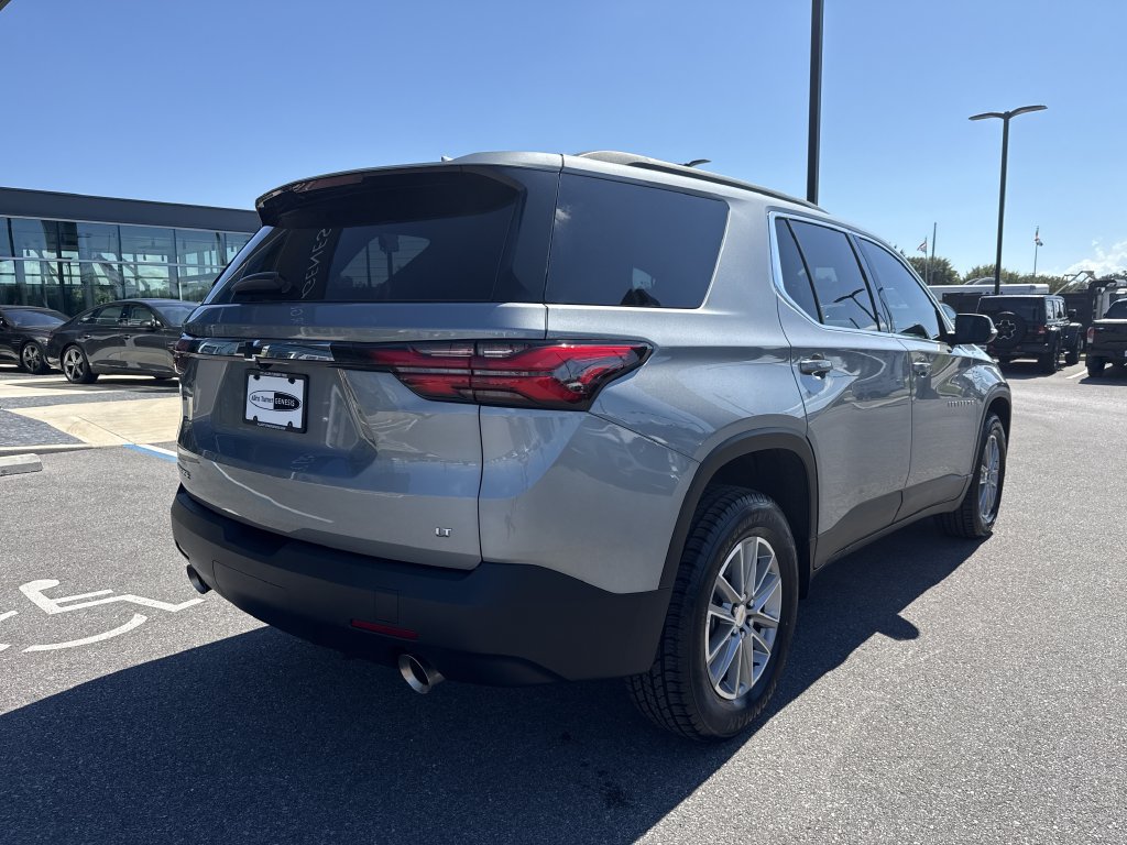 Used 2023 Chevrolet Traverse LT FWD image 8