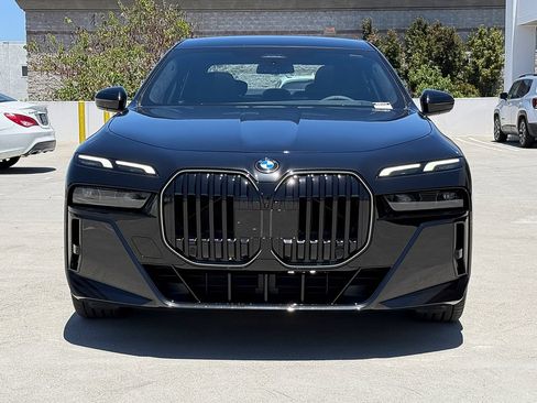 New 2026 BMW 740i w/ Premium Package RWD image 2