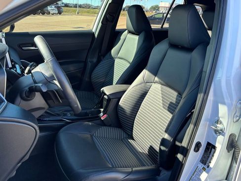 Used 2023 Toyota Corolla Cross XSE image 13