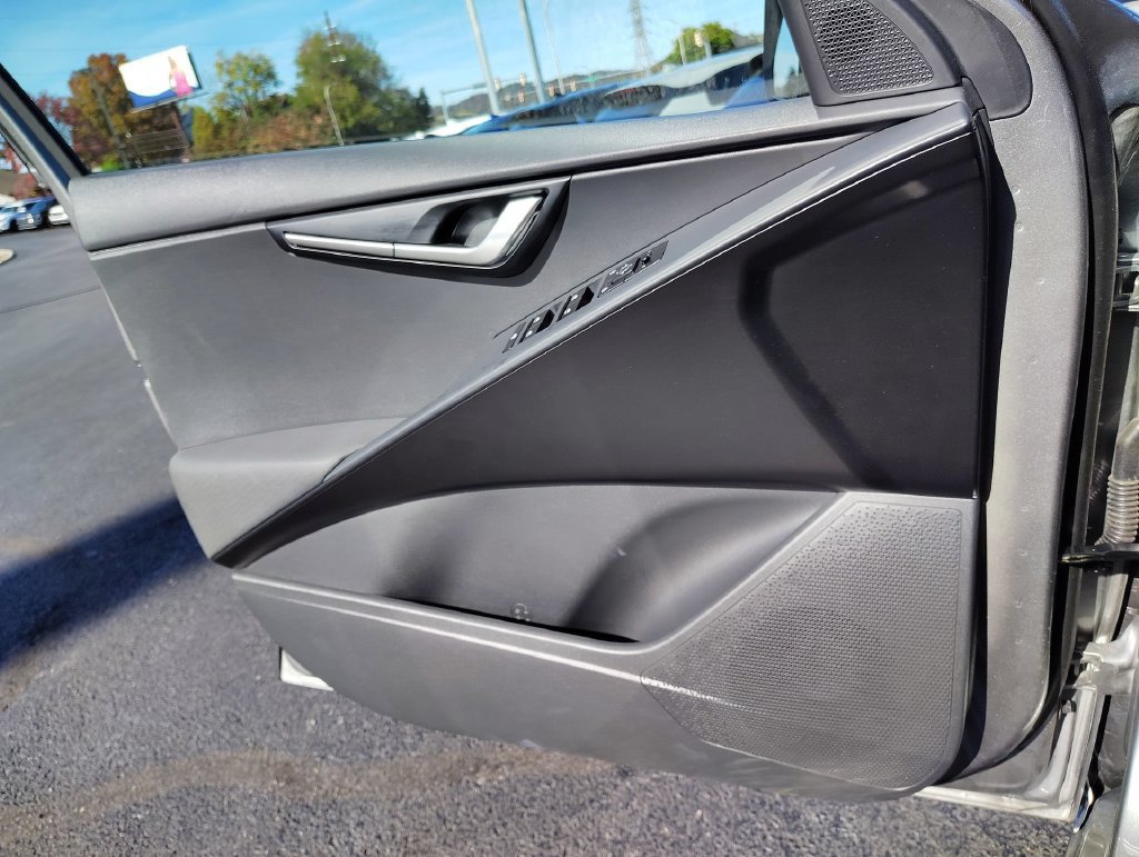 Used 2024 Kia Niro LX FWD image 19