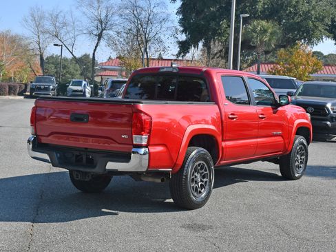 Used 2017 Toyota Tacoma TRD Sport image 4