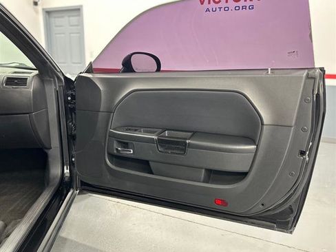 Used 2010 Dodge Challenger R/T image 21