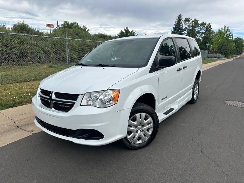 Used 2019 Dodge Grand Caravan SE FWD image 2