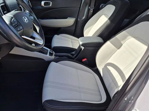 Used 2023 Hyundai Venue SEL FWD image 14