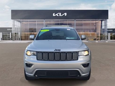 Used 2019 Jeep Grand Cherokee Altitude RWD image 2