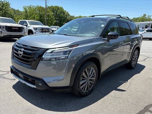 Used 2023 Nissan Pathfinder SL w/ SL Premium Package AWD/4WD image 4