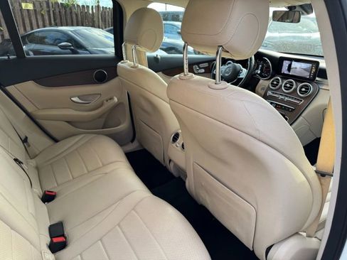 Used 2021 Mercedes-Benz GLC 300 4MATIC image 25