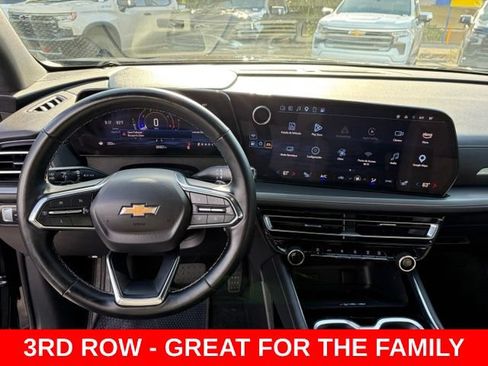 Used 2025 Chevrolet Traverse LT FWD image 18