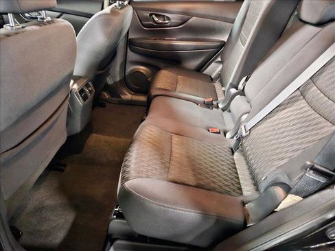 Used 2018 Nissan Rogue S image 15