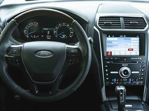 Used 2018 Ford Explorer Platinum AWD/4WD image 20