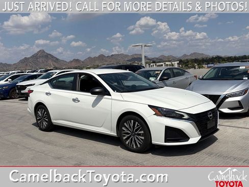 Used 2025 Nissan Altima 2.5 SV FWD image 1