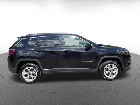 Used 2025 Jeep Compass Latitude AWD/4WD image 16