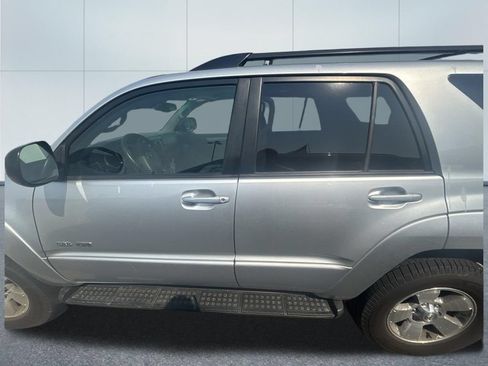 Used 2003 Toyota 4Runner SR5 AWD/4WD image 5