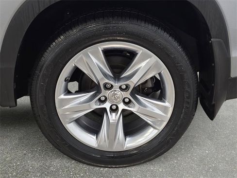 Used 2015 Toyota Highlander Limited image 32