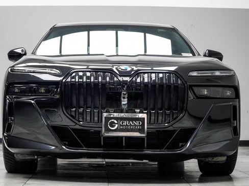 Used 2023 BMW 760i xDrive w/ Executive Package AWD/4WD image 10