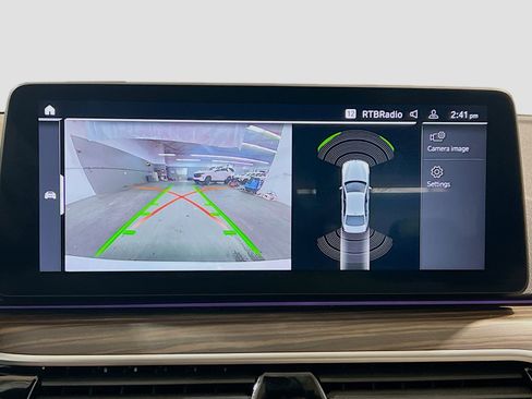 Used 2023 BMW 530e w/ Premium Package image 10