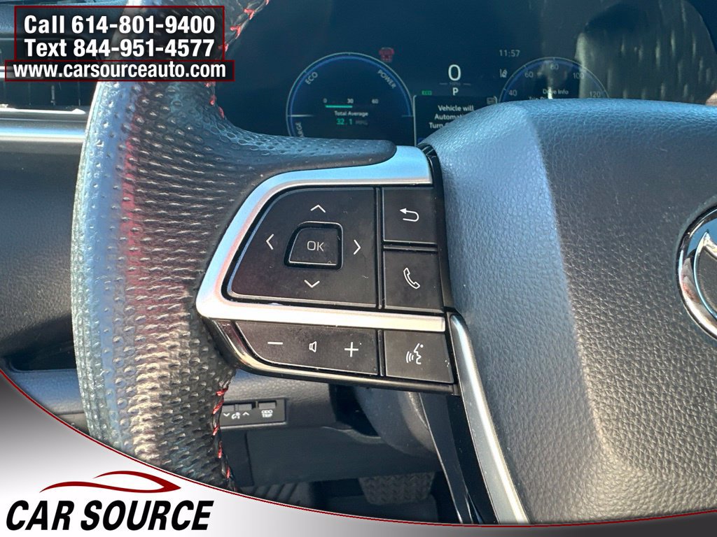Used 2025 Toyota Sienna XSE w/ XSE Premium Package FWD image 21