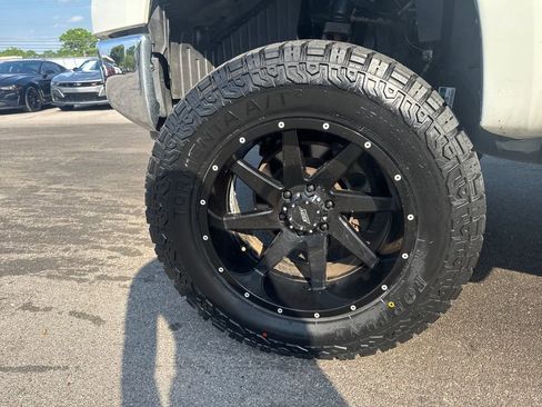 Used 2018 Nissan Titan SV AWD/4WD image 29