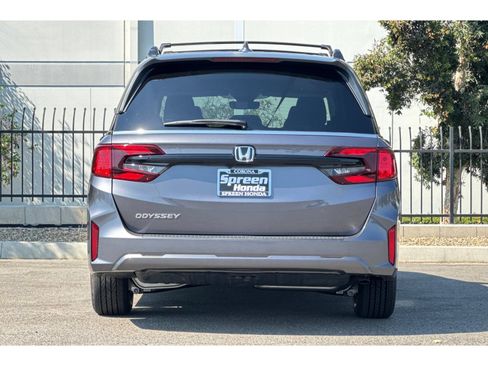 Used 2026 Honda Odyssey EX-L image 4