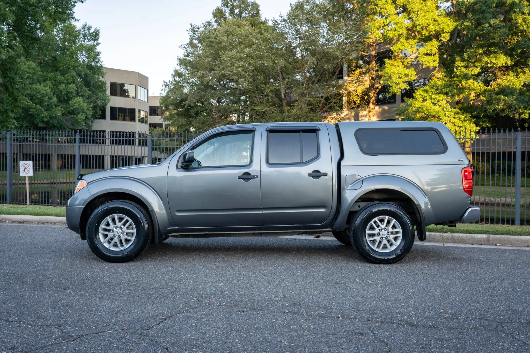 Used 2019 Nissan Frontier SV RWD image 9