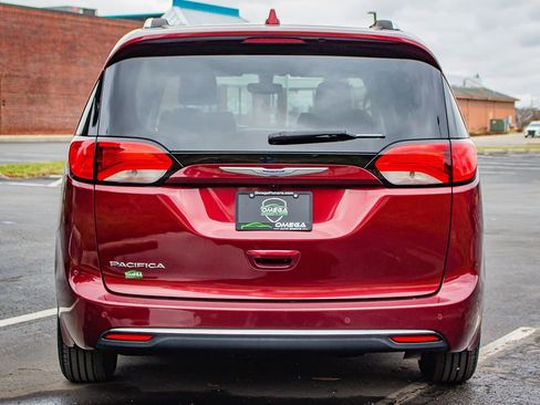 Used 2019 Chrysler Pacifica Touring-L image 8