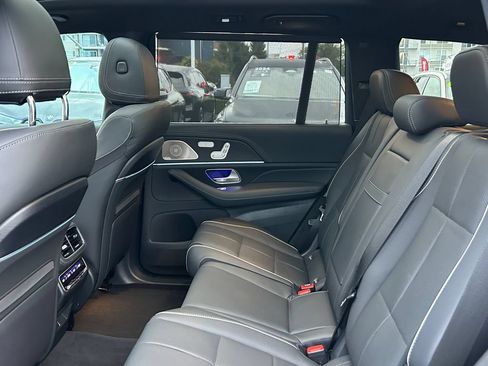 Used 2024 Mercedes-Benz GLS 580 4MATIC image 30
