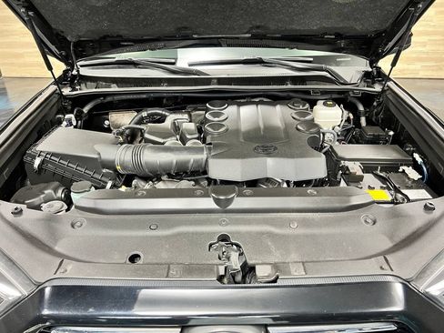 Used 2021 Toyota 4Runner Venture w/ Moonroof Package AWD/4WD image 4